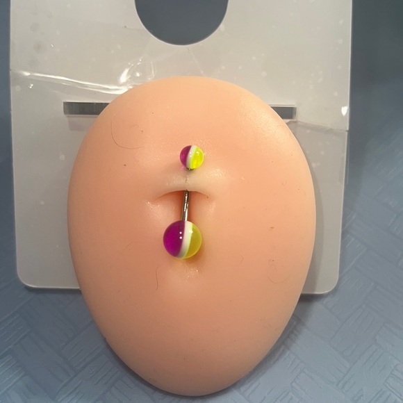 Bellybutton ring - Picture 1 of 1